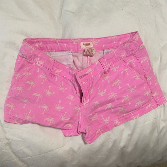 Pink shorts - Picture 3 of 4